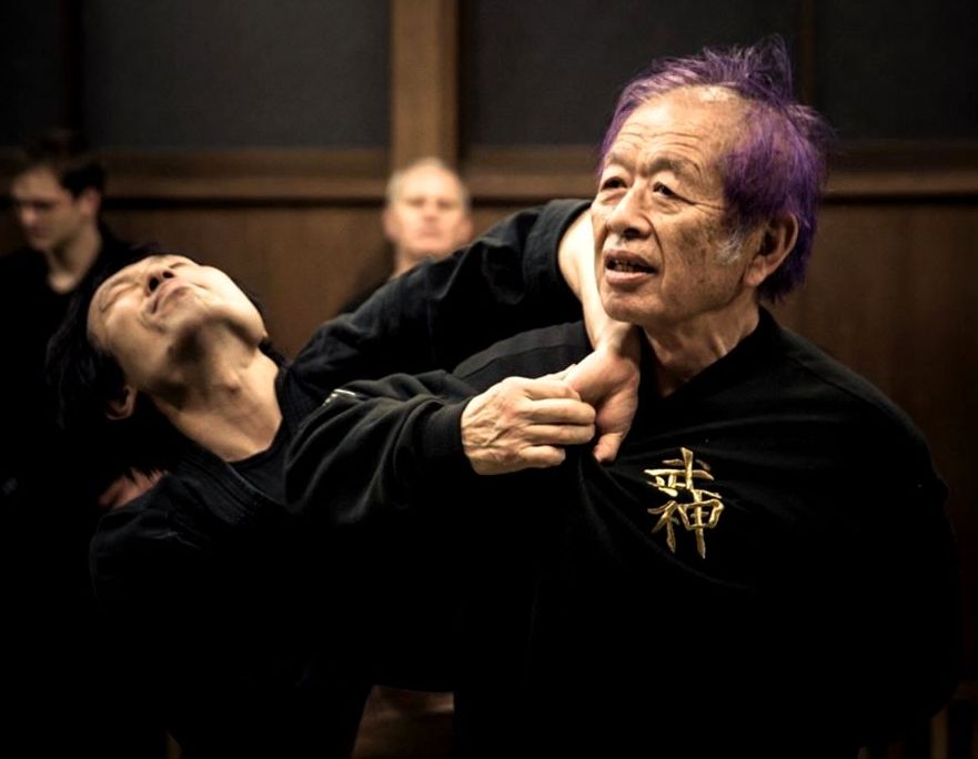 Imagen Masaaki Hatsumi Sensei realizando técnica